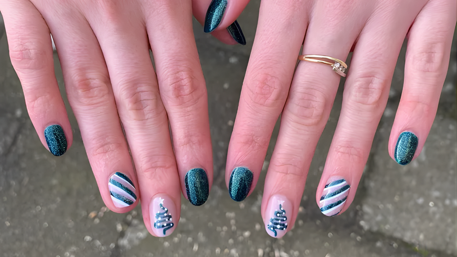 This Year’s Most Popular Christmas Nail Trends