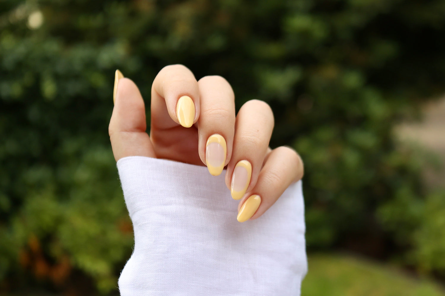 Butter Nails Trend: shine this season in the perfect shade of yellow