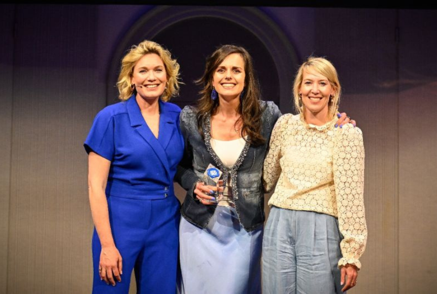 Pink Gellac wins Dutch Beauty Award with Travel Set