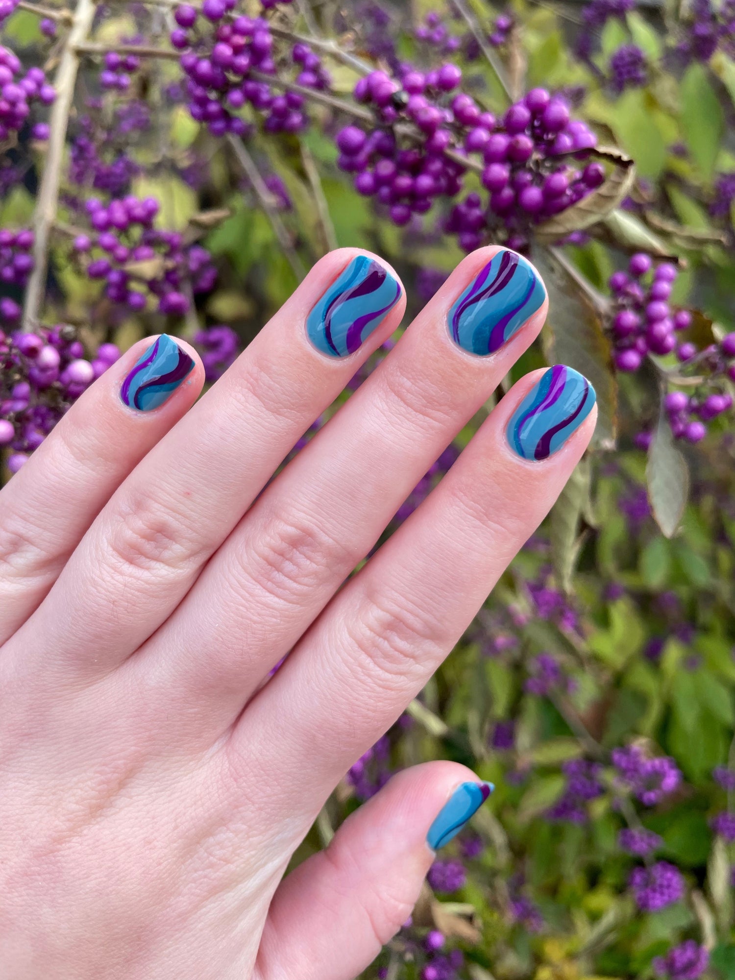 Swirls Nail Art
