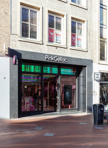Shop with the name "Pink Gellac" on the facade, modern decor, large windows and an entrance at street level.