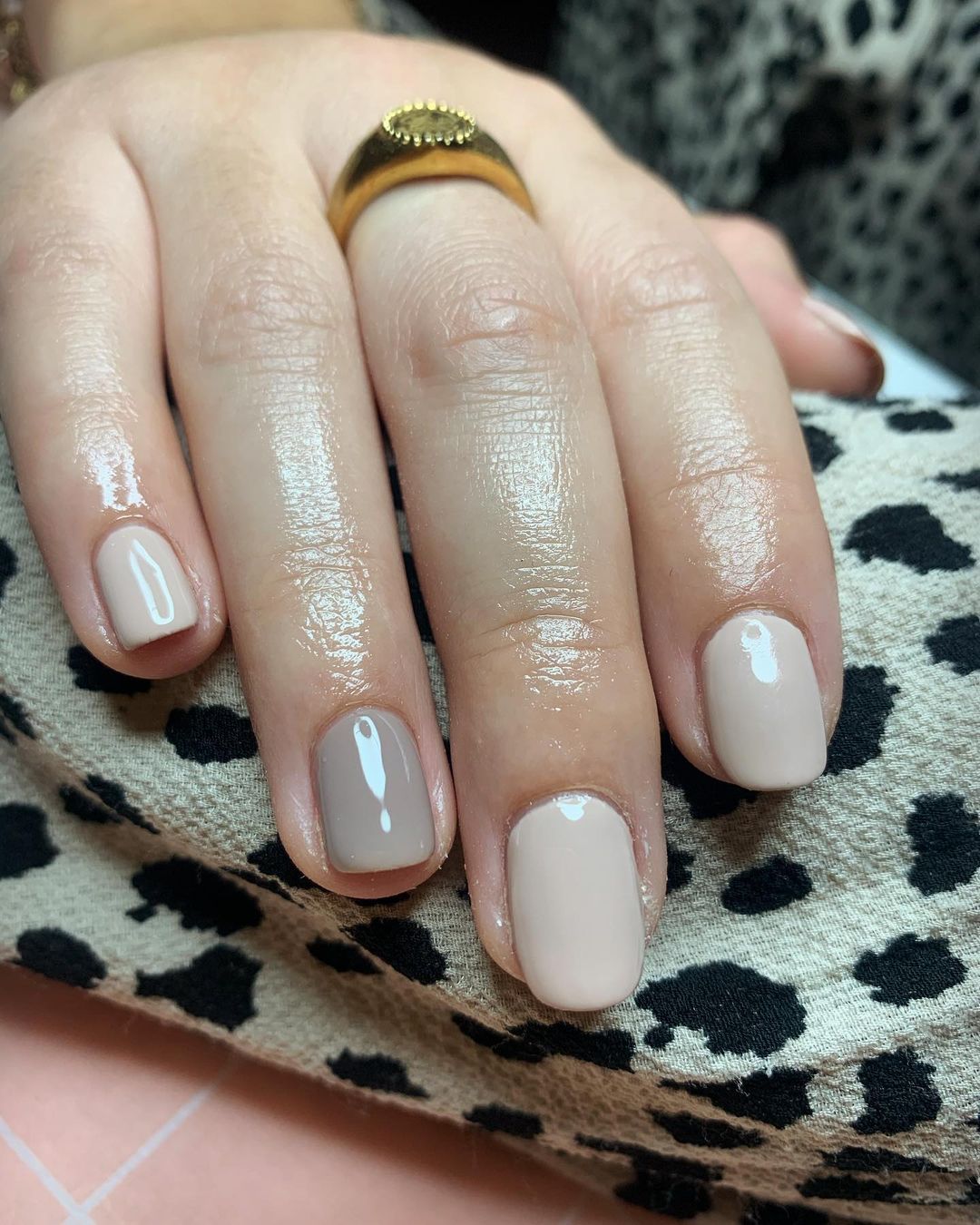 #253 Milky Taupe